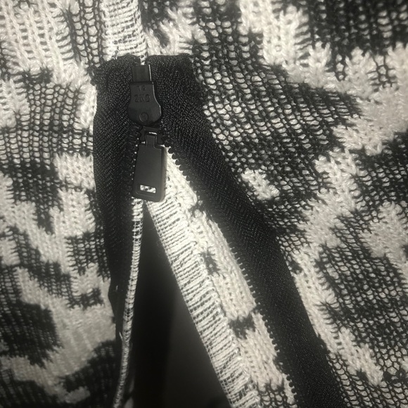 NIK+ZOE SWEATER VEST SIZE SMALL - Picture 6 of 7